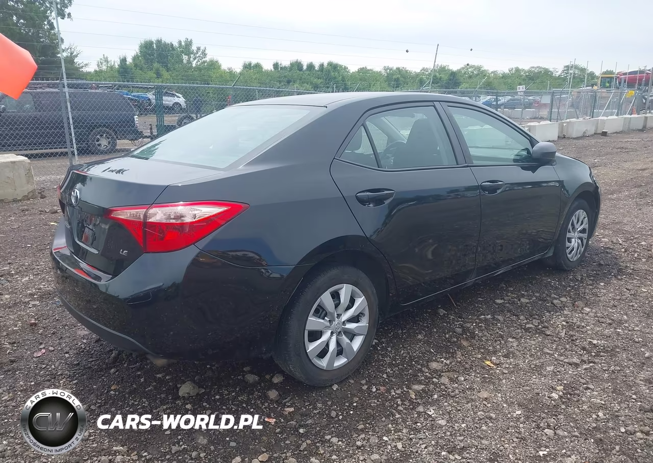 2018 Toyota Corolla Le VIN:2T1BURHE7JC098839 - 4