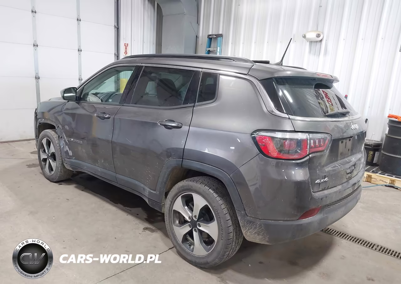2017 Jeep New Compass Latitude 4X4 VIN:3C4NJDBB7HT681796 - 3