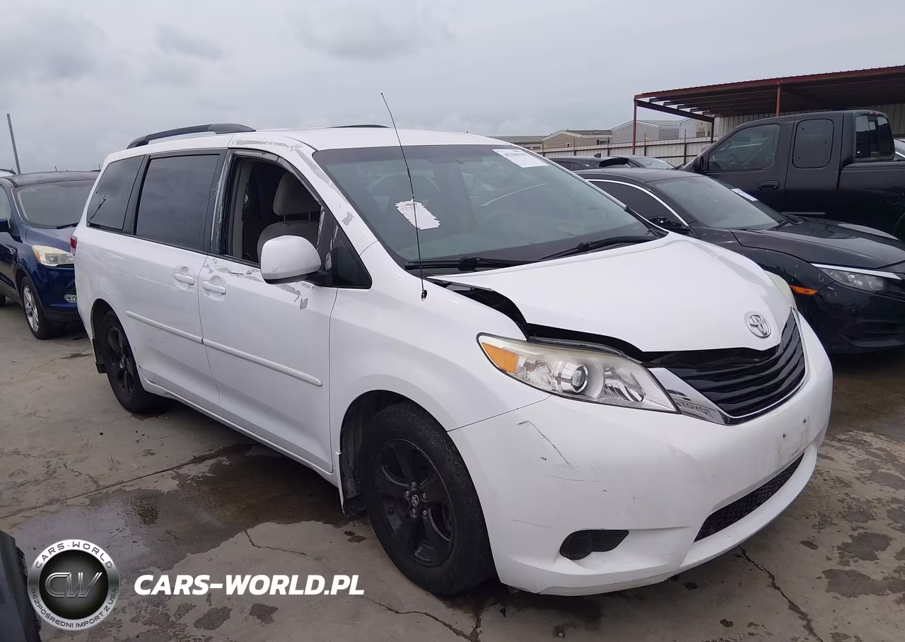 2013 Toyota Sienna Le V6 8 Passenger