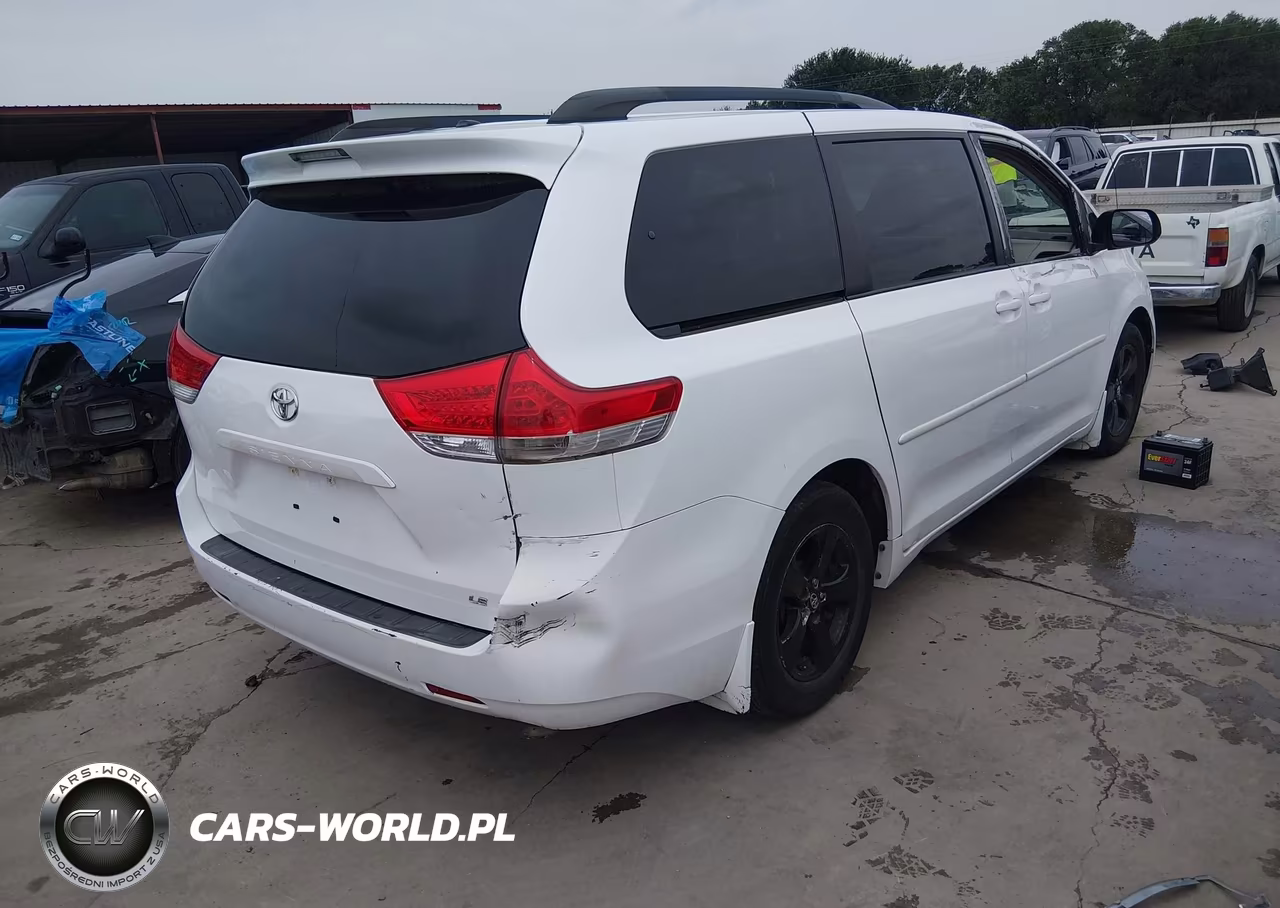 2013 Toyota Sienna Le V6 8 Passenger VIN:5TDKK3DC3DS348550 - 4