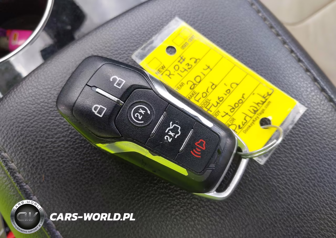 2014 Ford Fusion Energi Titanium VIN:3FA6P0SU4ER256144 - 11
