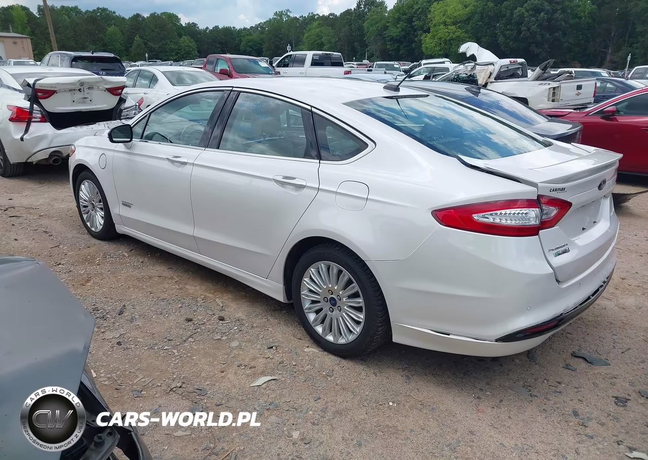 2014 Ford Fusion Energi Titanium VIN:3FA6P0SU4ER256144 - 3