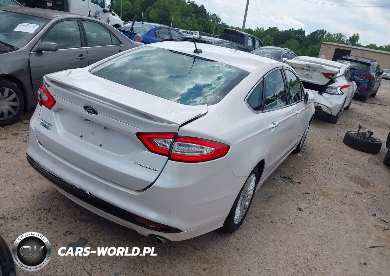 2014 Ford Fusion Energi Titanium VIN:3FA6P0SU4ER256144 - 4
