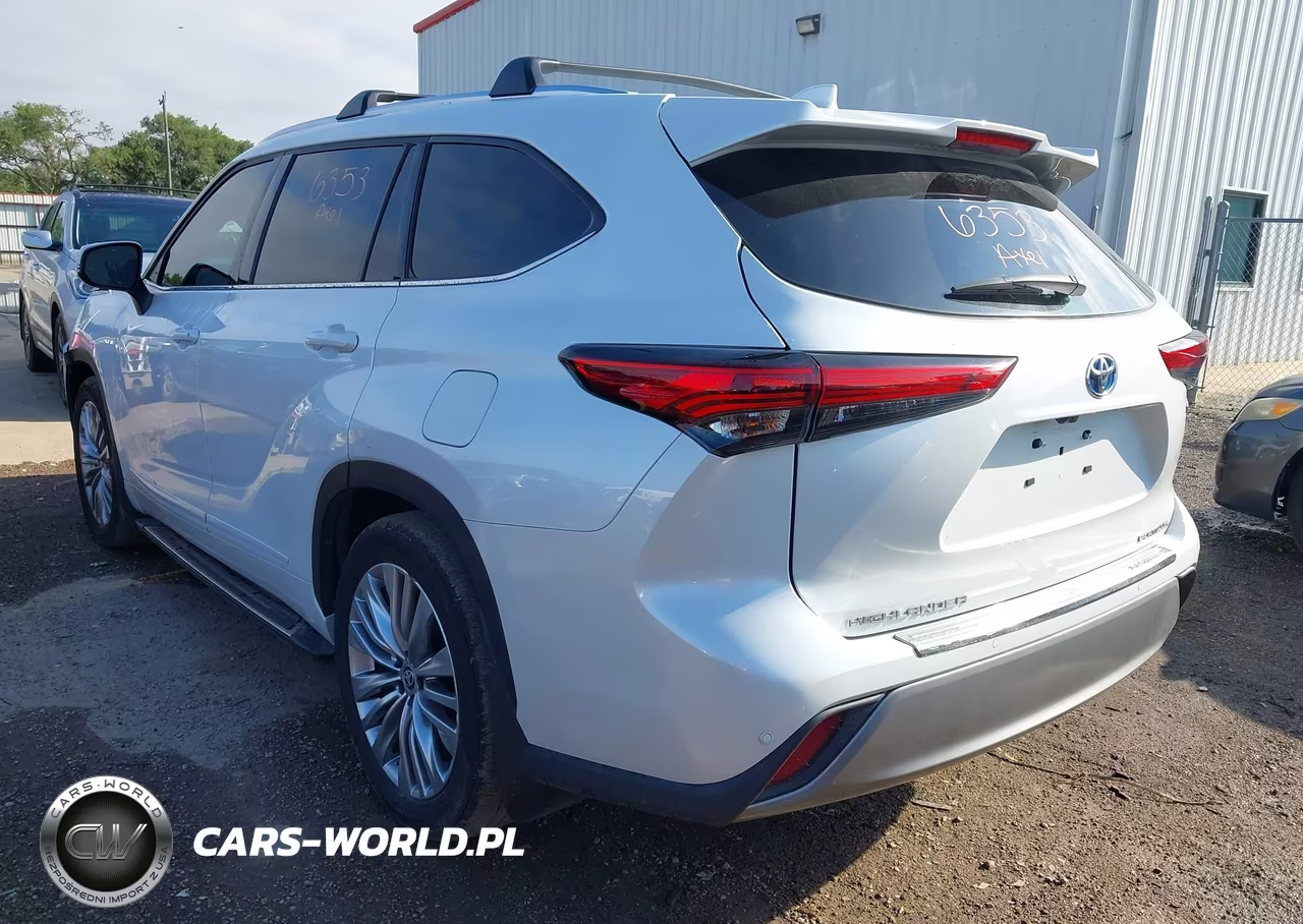 2023 Toyota Highlander Hybrid Platinum VIN:5TDFARAH2PS020399 - 3