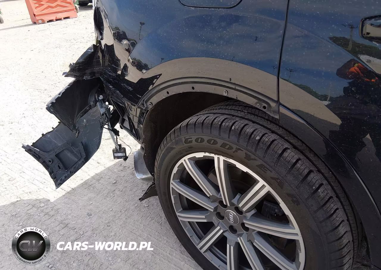 2017 Audi Q7 3.0T Premium VIN:WA1LAAF72HD053303 - 18