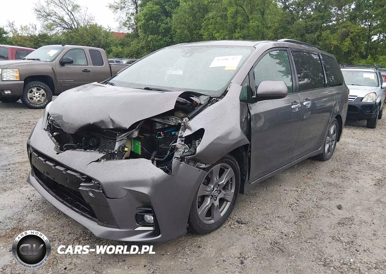 2018 Toyota Sienna Se 8 Passenger VIN:5TDXZ3DC1JS950960 - 2