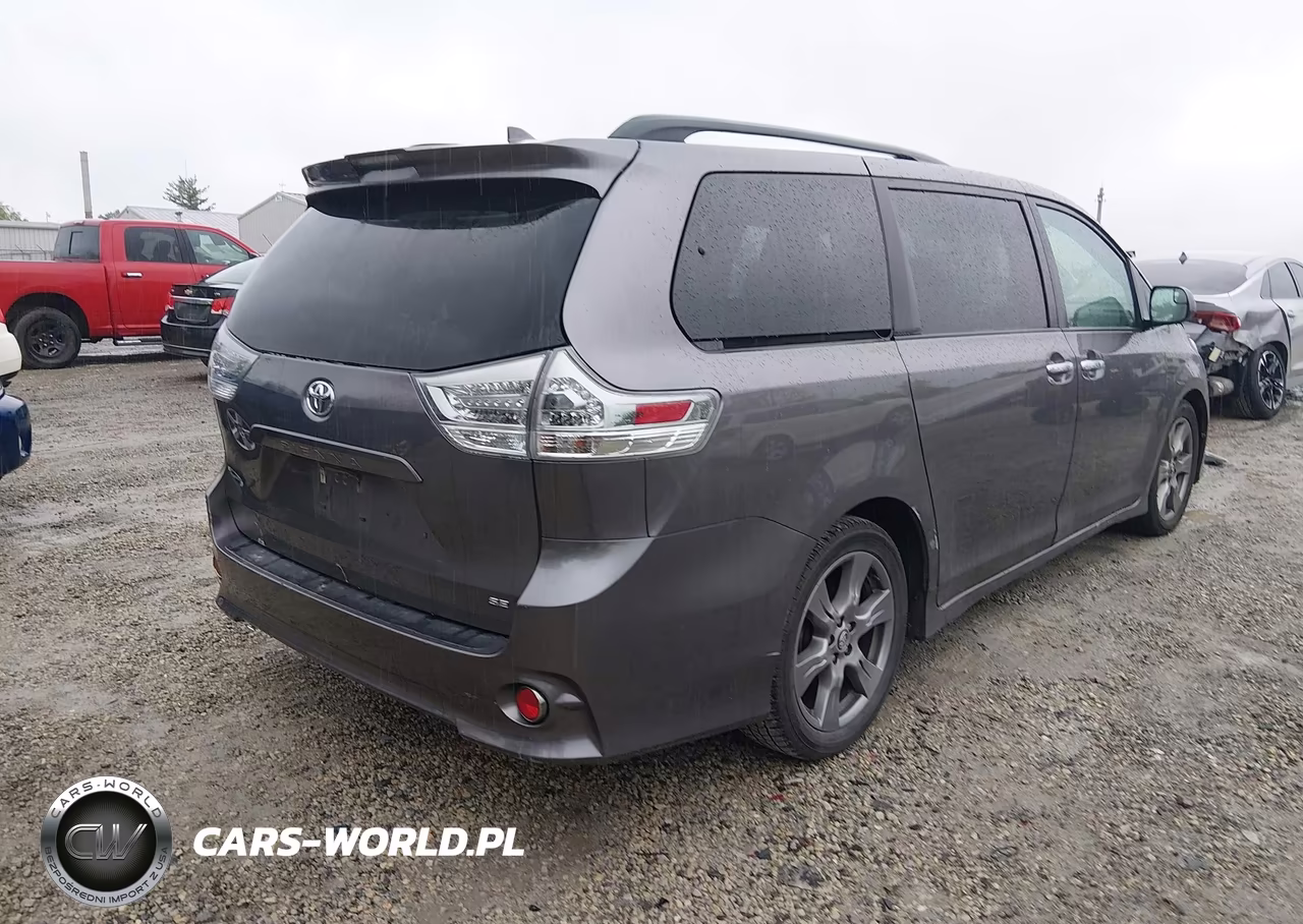 2018 Toyota Sienna Se 8 Passenger VIN:5TDXZ3DC1JS950960 - 4