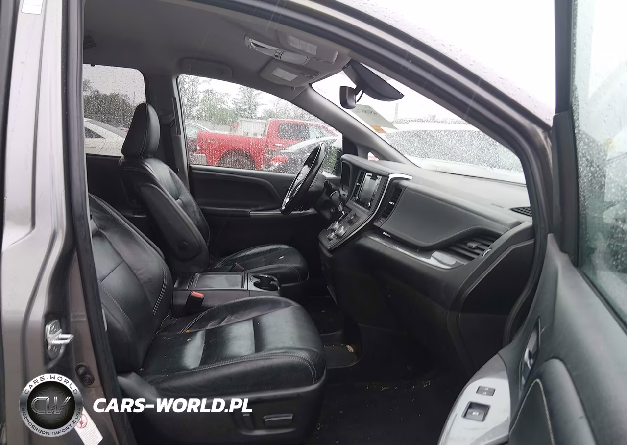 2018 Toyota Sienna Se 8 Passenger VIN:5TDXZ3DC1JS950960 - 5