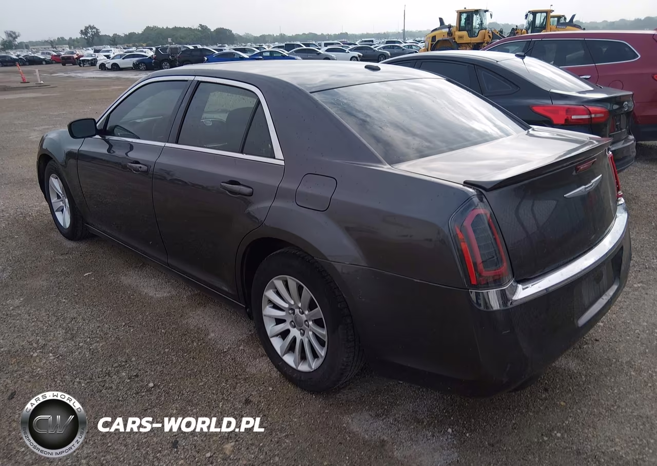 2013 Chrysler 300 Motown VIN:2C3CCAAG7DH556592 - 3