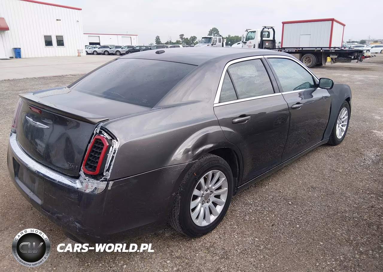 2013 Chrysler 300 Motown VIN:2C3CCAAG7DH556592 - 4
