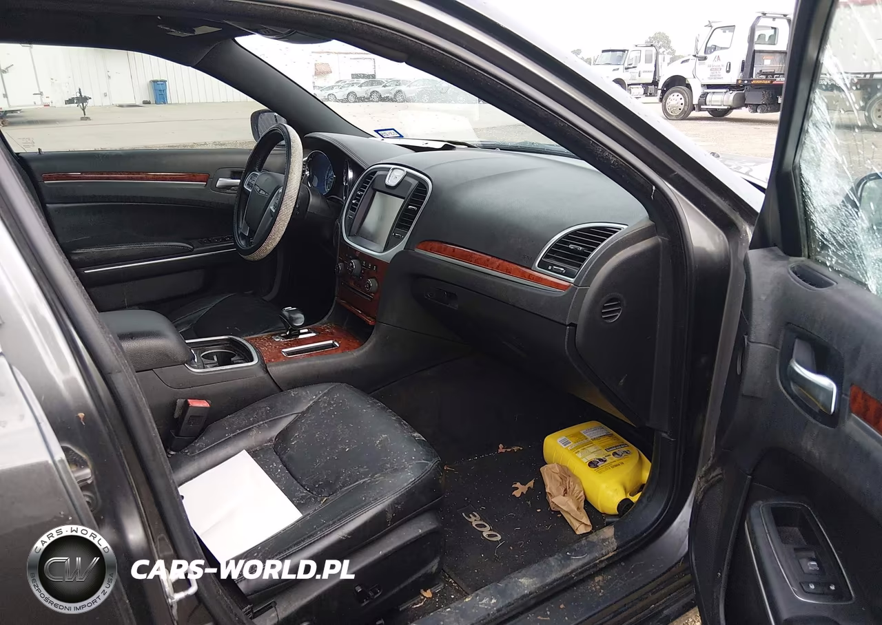 2013 Chrysler 300 Motown VIN:2C3CCAAG7DH556592 - 5