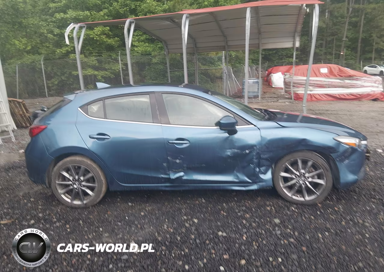 2018 Mazda Mazda3 Touring VIN:3MZBN1L33JM274102 - 13