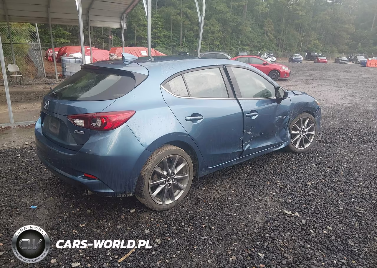 2018 Mazda Mazda3 Touring VIN:3MZBN1L33JM274102 - 4