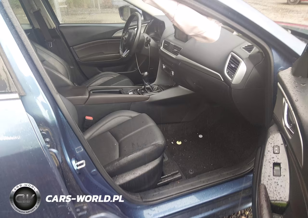 2018 Mazda Mazda3 Touring VIN:3MZBN1L33JM274102 - 5