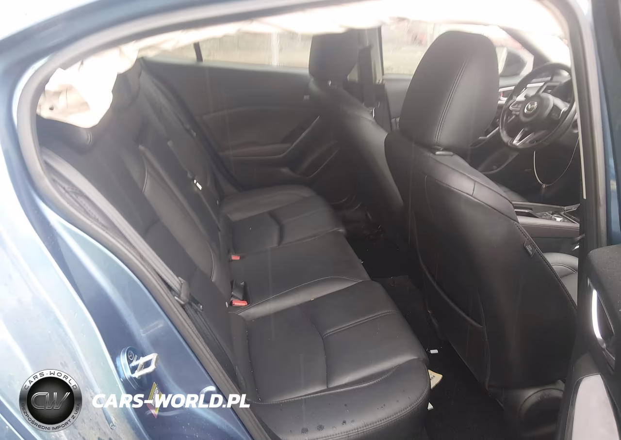 2018 Mazda Mazda3 Touring VIN:3MZBN1L33JM274102 - 8