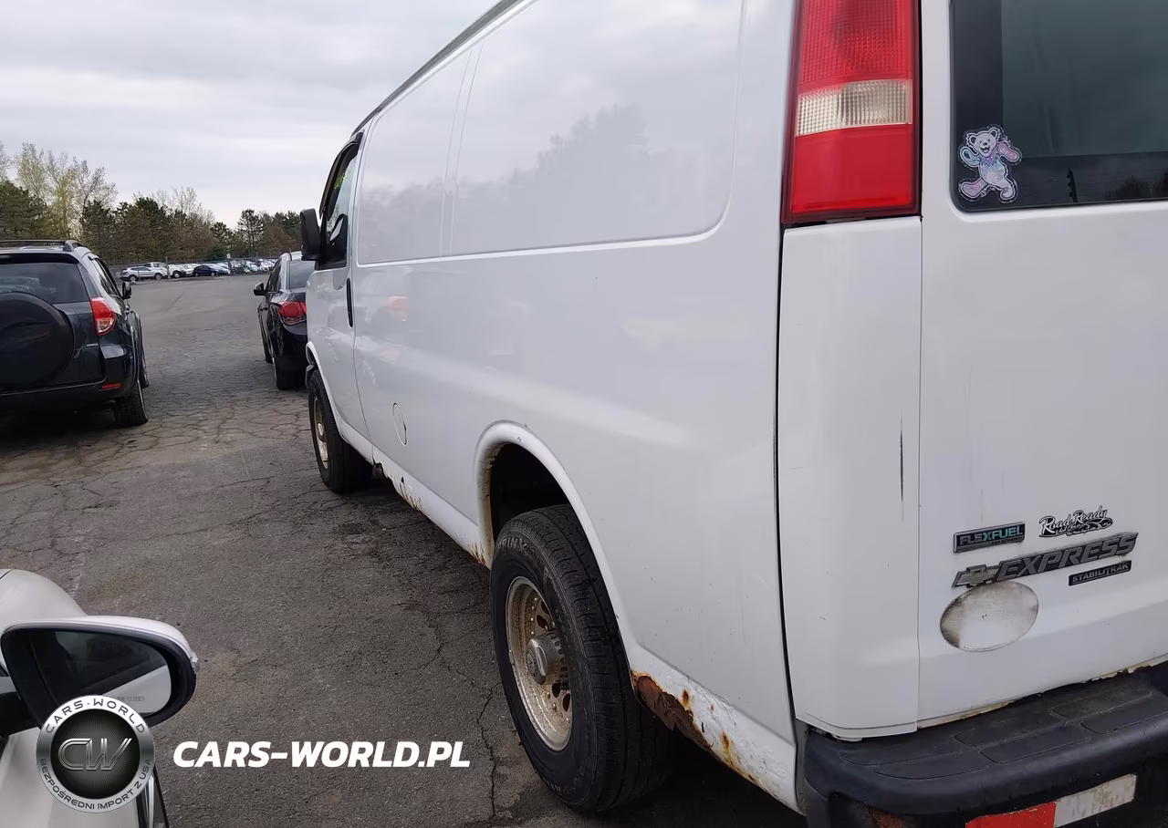 2011 Chevrolet Express 2500 Work Van VIN:1GCWGFCA7B1188834 - 3