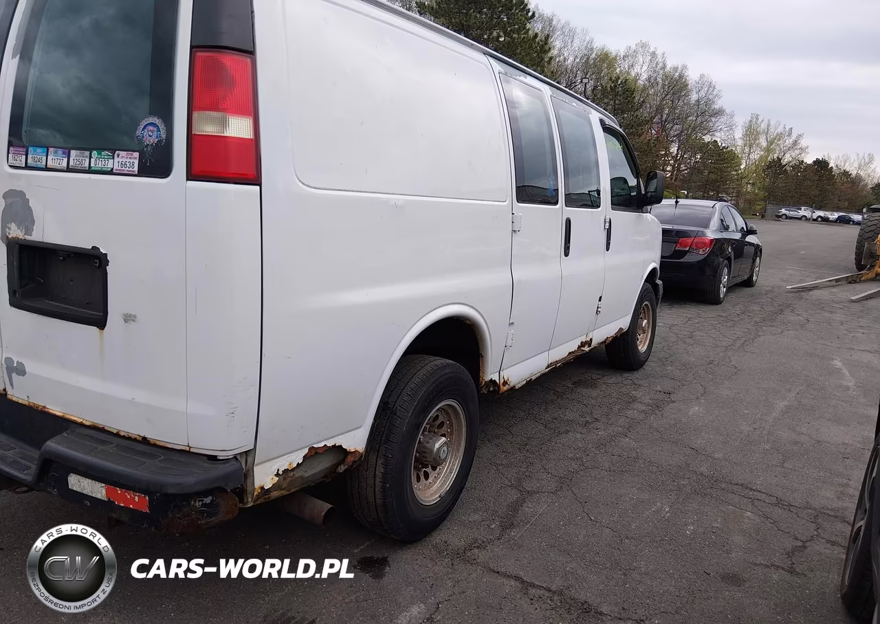 2011 Chevrolet Express 2500 Work Van VIN:1GCWGFCA7B1188834 - 4