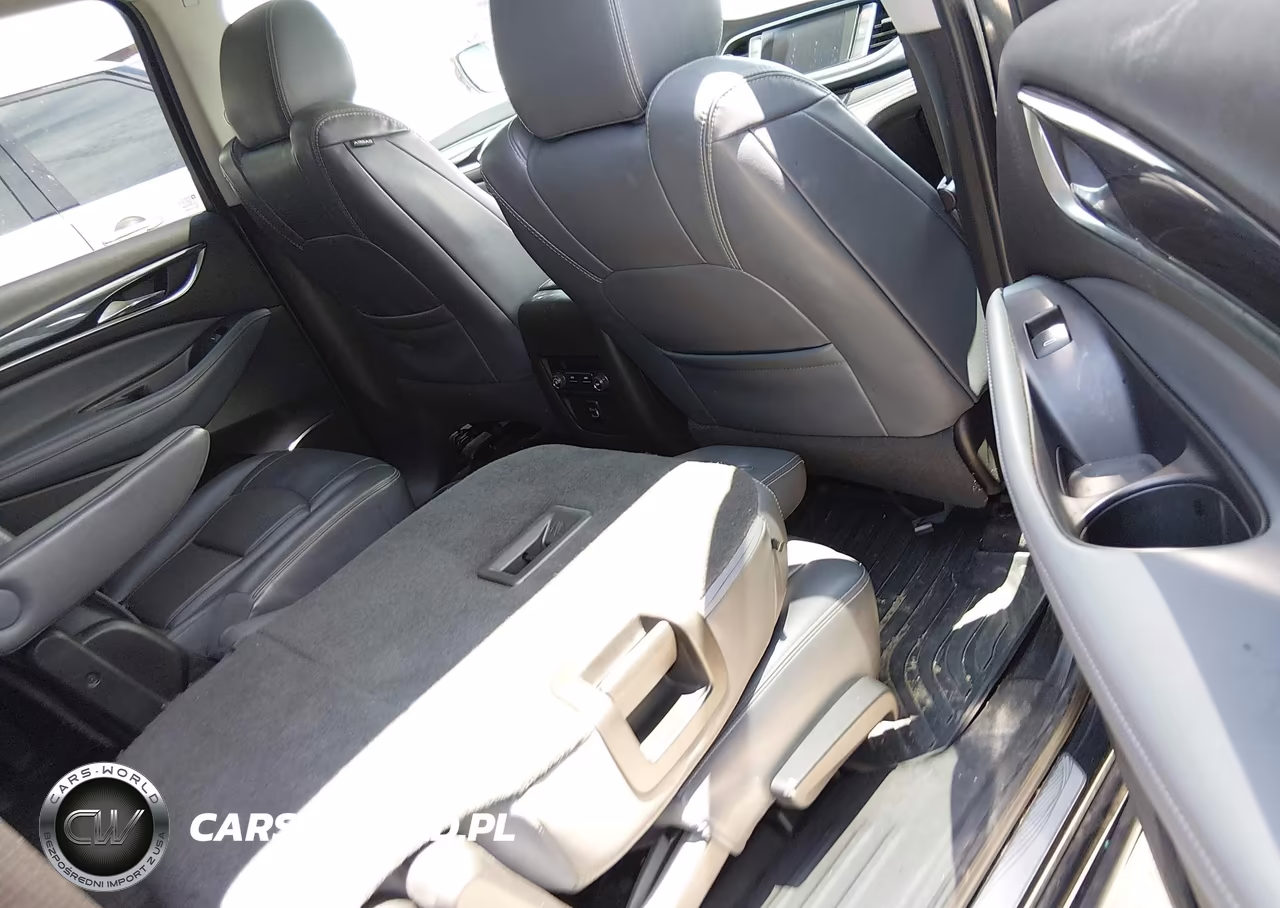 2018 Buick Enclave Essence VIN:5GAERBKW6JJ161992 - 8