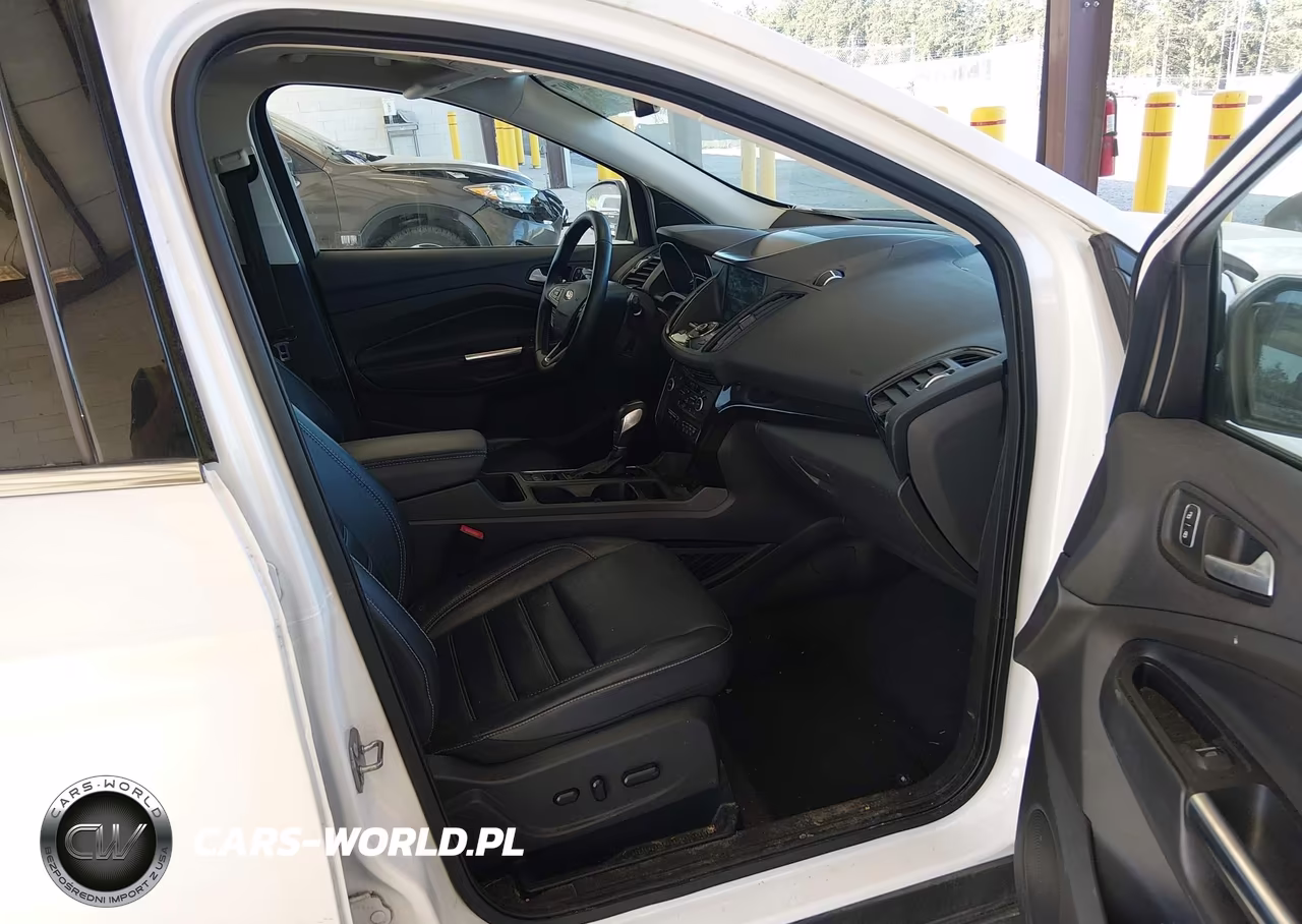2019 Ford Escape Titanium VIN:1FMCU9J90KUA82600 - 5