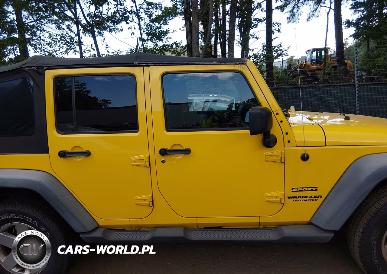 2011 Jeep Wrangler Unlimited Sport VIN:1J4HA3H17BL528757 - 13