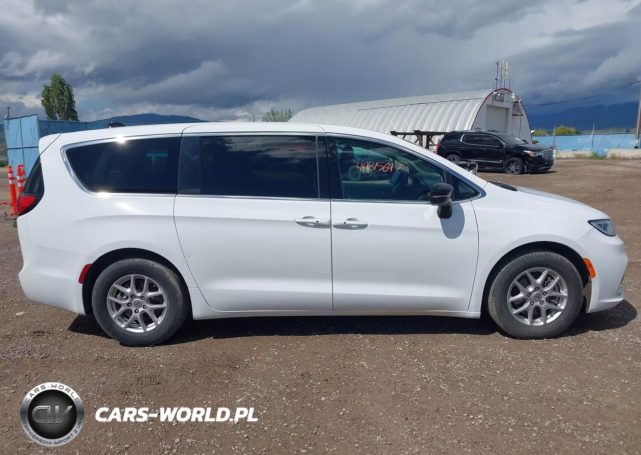 2024 Chrysler Pacifica Touring L VIN:2C4RC1BG2RR167686 - 13