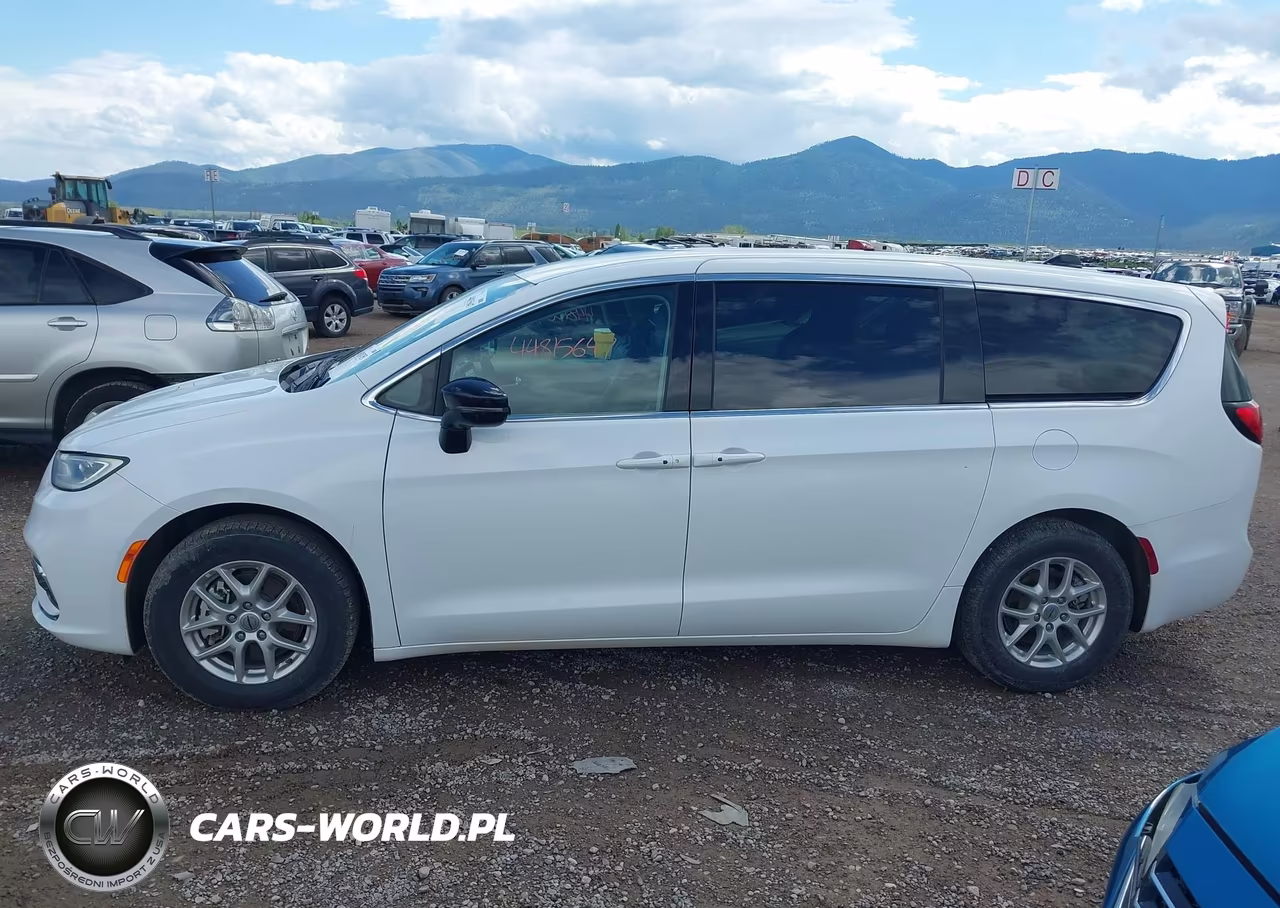 2024 Chrysler Pacifica Touring L VIN:2C4RC1BG2RR167686 - 14