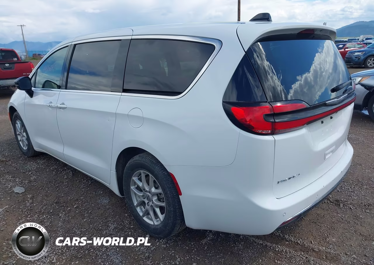 2024 Chrysler Pacifica Touring L VIN:2C4RC1BG2RR167686 - 3