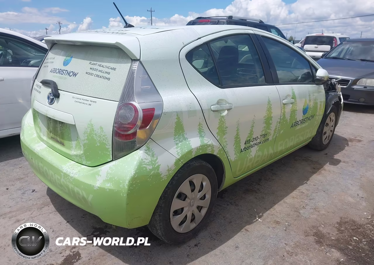 2013 Toyota Prius C One VIN:JTDKDTB36D1556819 - 4