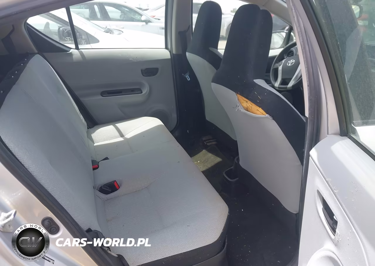 2013 Toyota Prius C One VIN:JTDKDTB36D1556819 - 8
