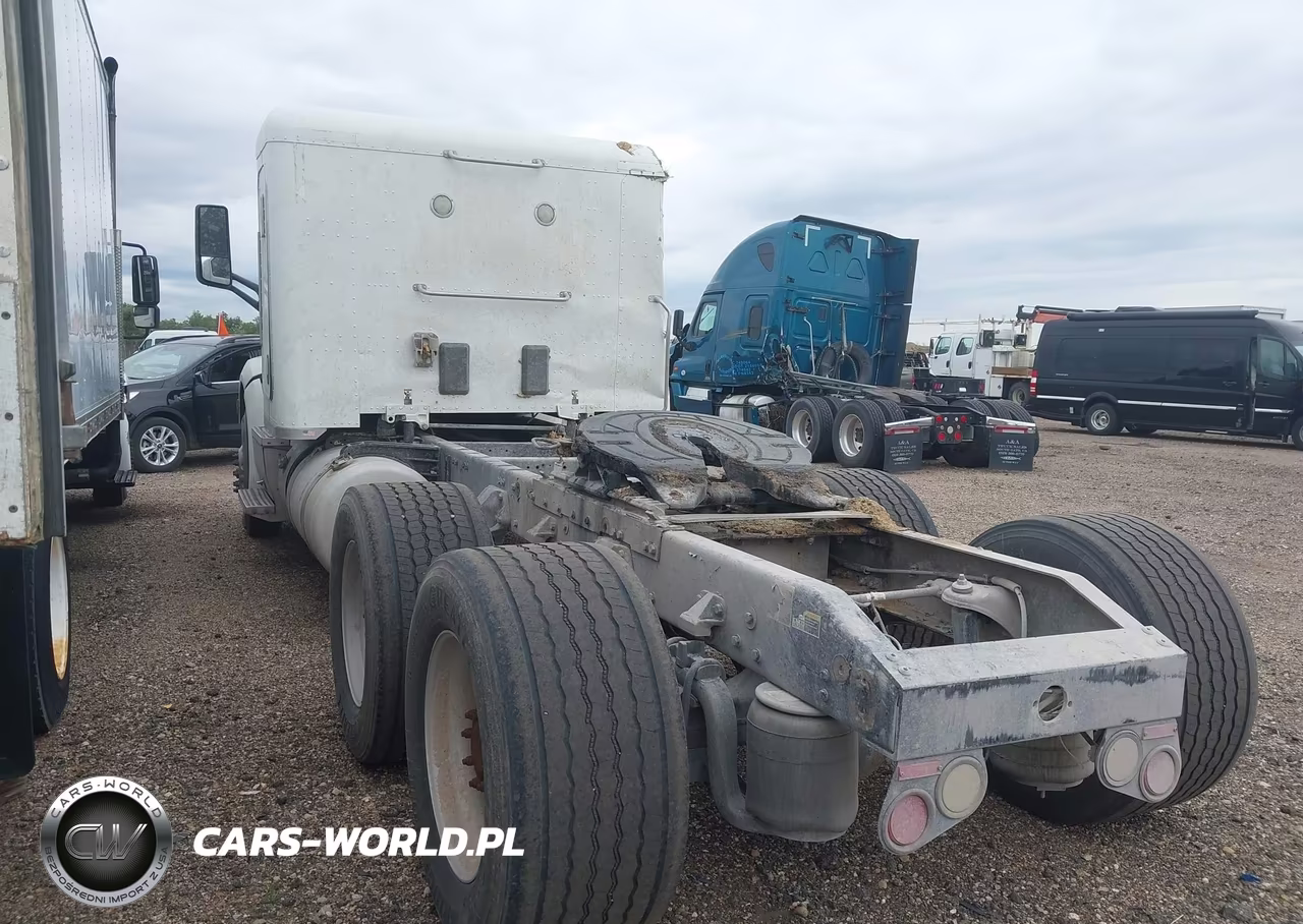 2016 Peterbilt 579 VIN:1XPBDP9XXGD321647 - 3