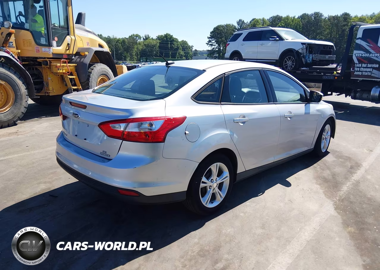 2014 Ford Focus Se VIN:1FADP3F27EL215927 - 4