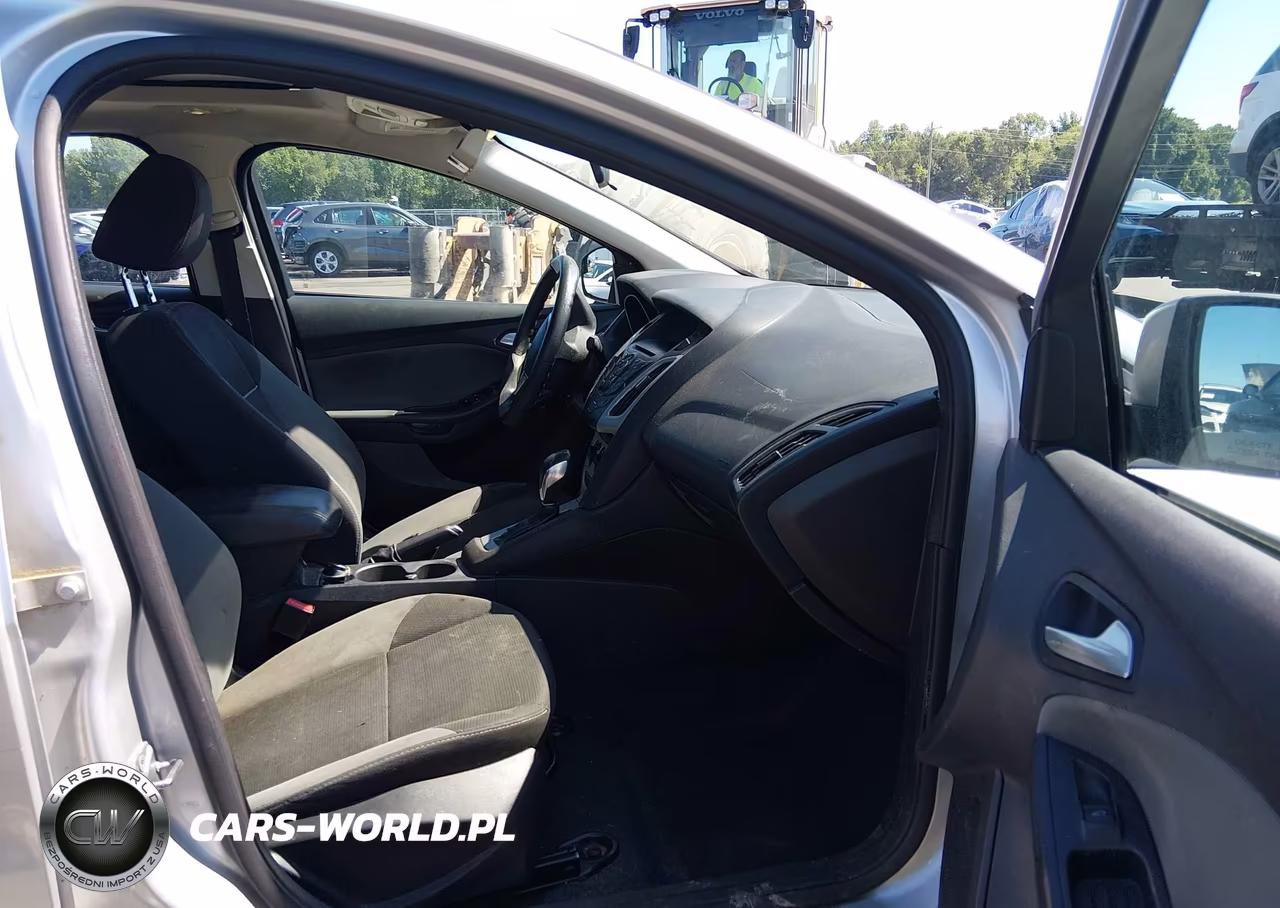 2014 Ford Focus Se VIN:1FADP3F27EL215927 - 5