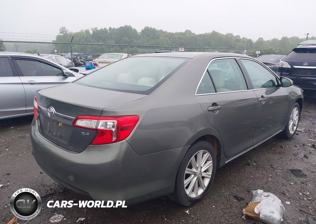 2013 Toyota Camry Xle VIN:4T4BF1FK0DR295638 - 4