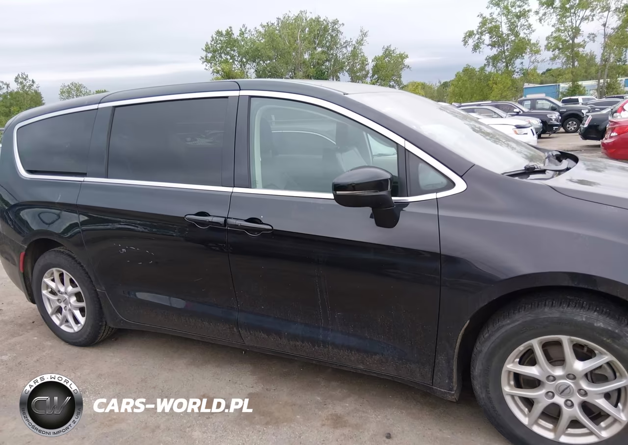 2023 Chrysler Pacifica Touring L VIN:2C4RC1BG5PR536540 - 13