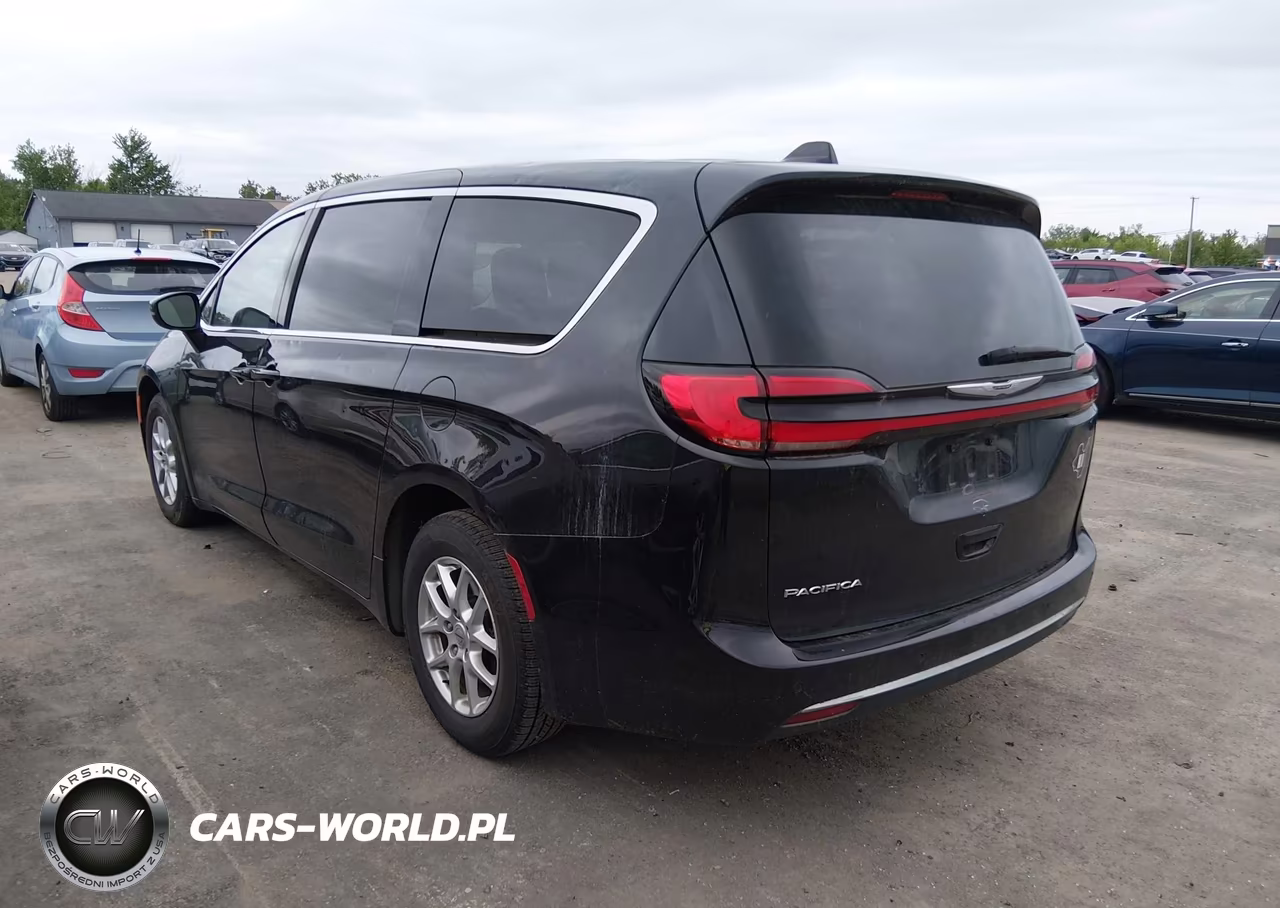 2023 Chrysler Pacifica Touring L VIN:2C4RC1BG5PR536540 - 3