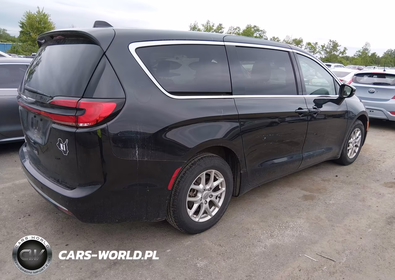 2023 Chrysler Pacifica Touring L VIN:2C4RC1BG5PR536540 - 4