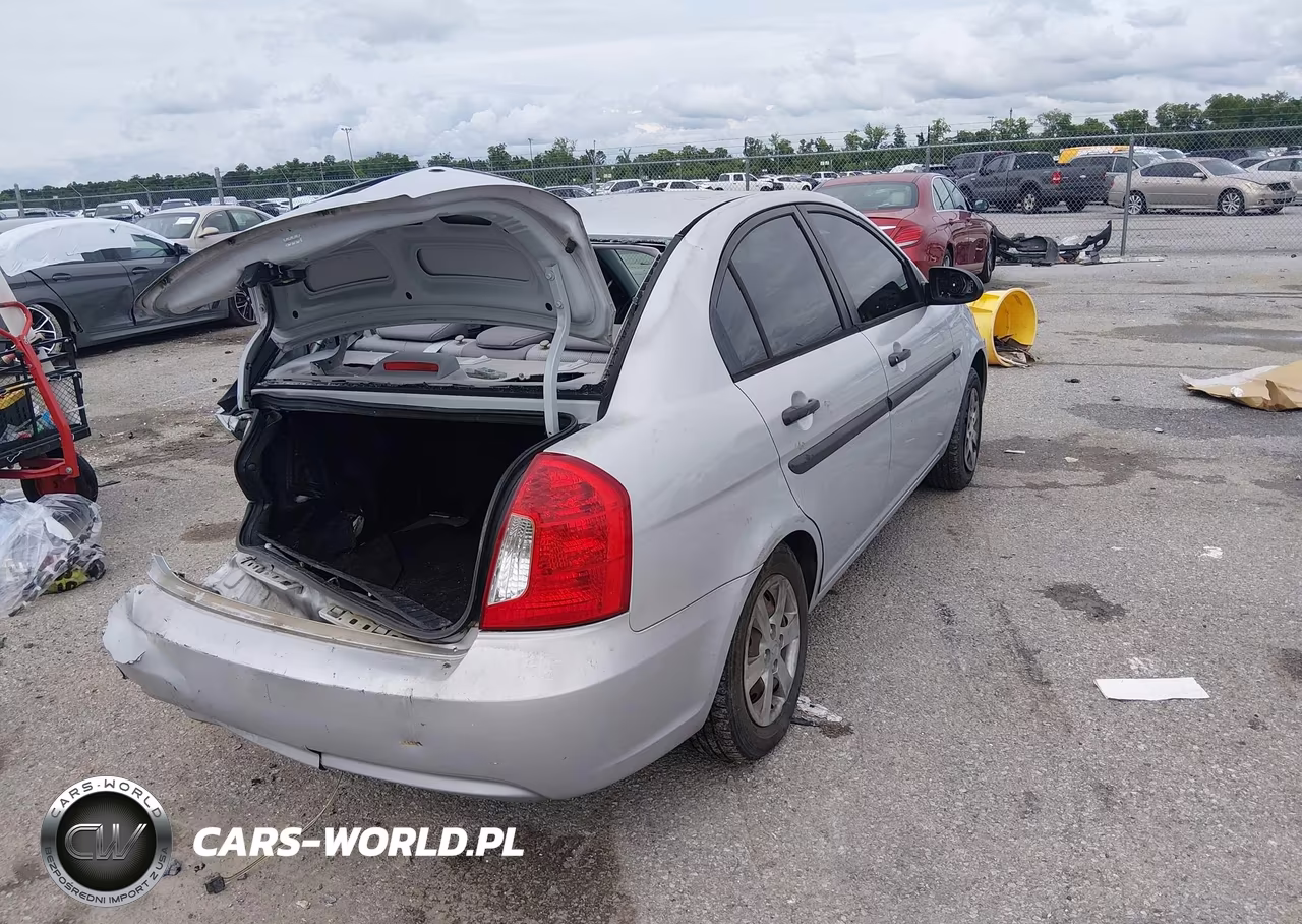 2009 Hyundai Accent Gls VIN:KMHCM46C79U306558 - 4