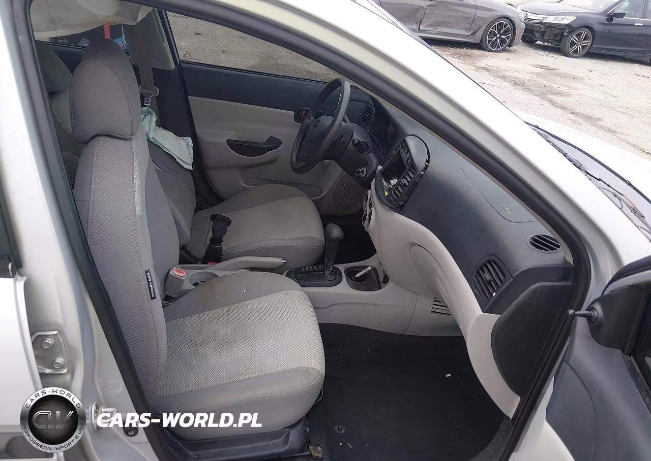 2009 Hyundai Accent Gls VIN:KMHCM46C79U306558 - 5