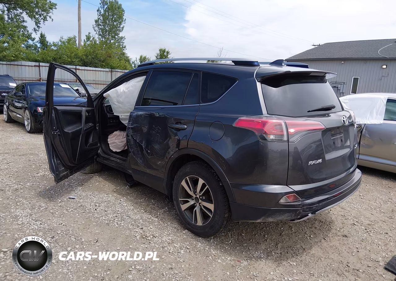 2017 Toyota Rav4 Xle VIN:JTMWFREV8HJ133645 - 3