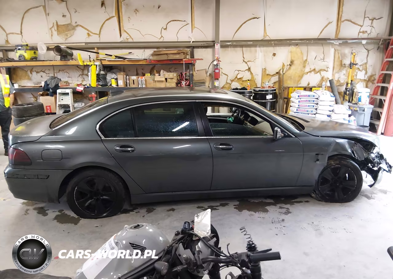 2006 BMW 750Li VIN:WBAHN83586DT35595 - 13