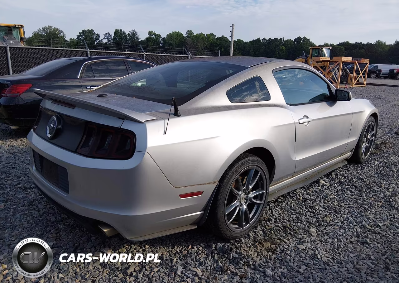 2013 Ford Mustang V6 Premium VIN:1ZVBP8AMXD5204363 - 4
