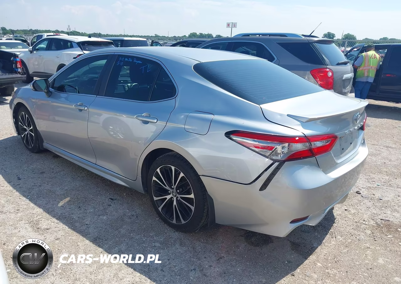 2018 Toyota Camry Se VIN:4T1B11HKXJU039556 - 3