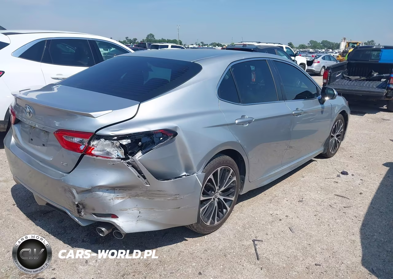 2018 Toyota Camry Se VIN:4T1B11HKXJU039556 - 4