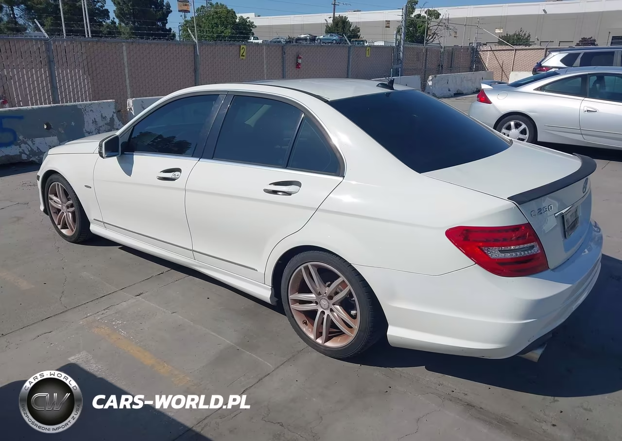 2012 Mercedes-Benz C 250 Luxury-Sport VIN:WDDGF4HB6CA630538 - 3