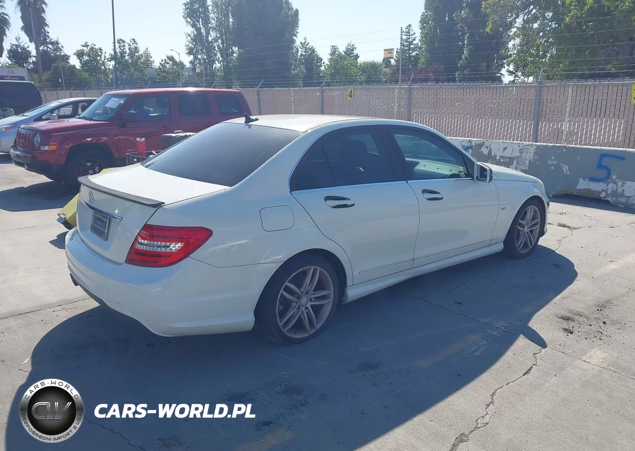 2012 Mercedes-Benz C 250 Luxury-Sport VIN:WDDGF4HB6CA630538 - 4
