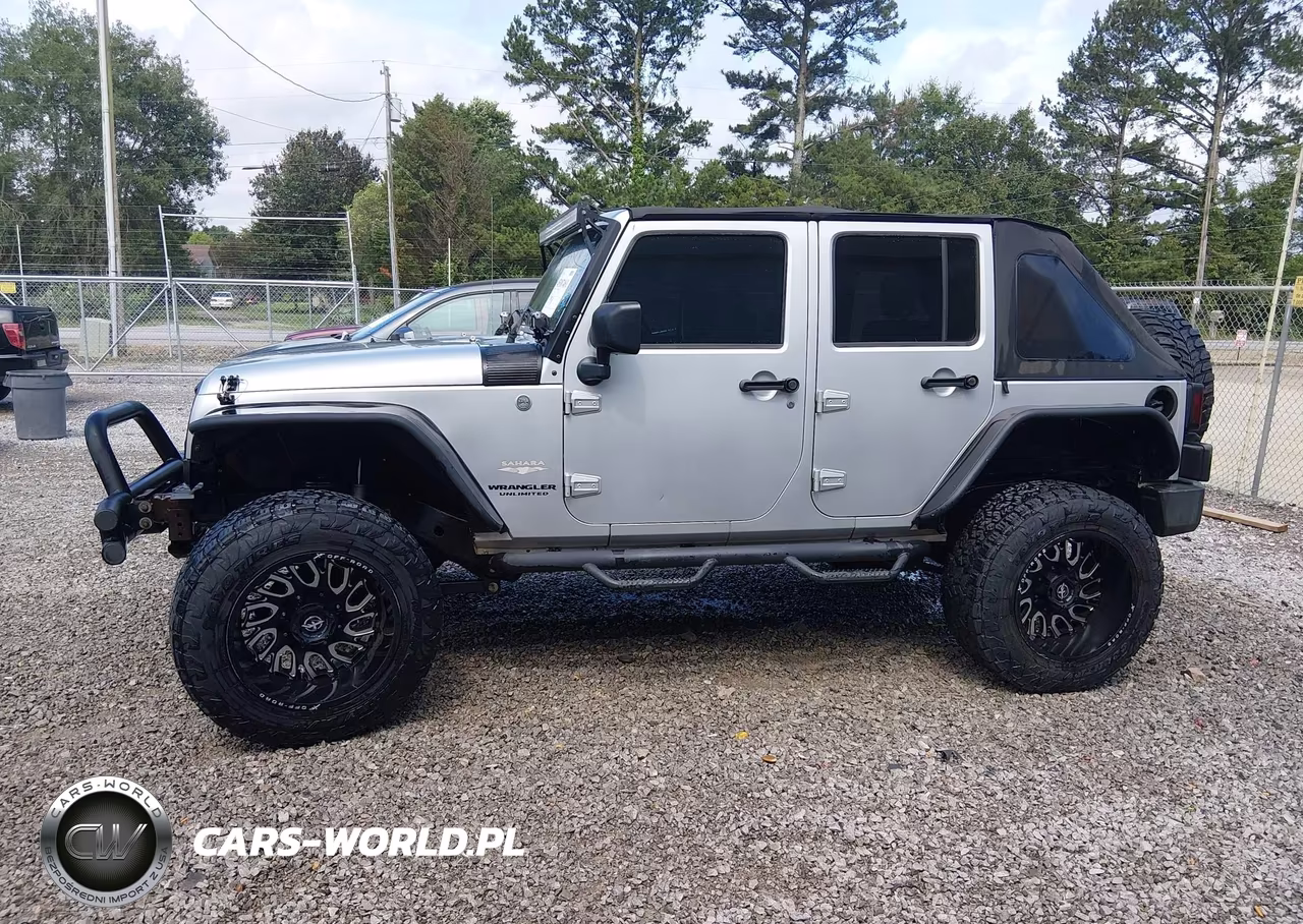 2007 Jeep Wrangler Unlimited Sahara VIN:1J4GA59137L138316 - 14