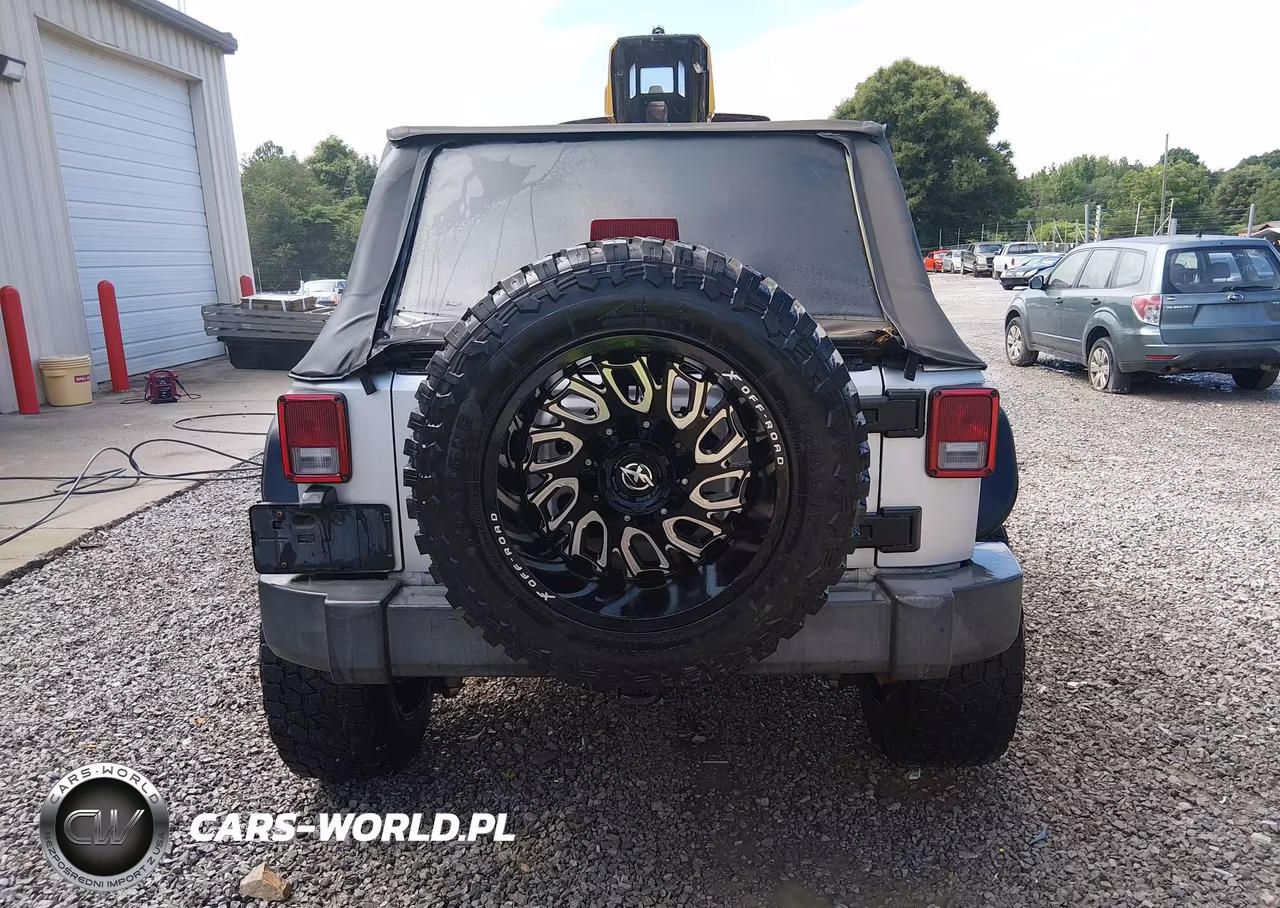 2007 Jeep Wrangler Unlimited Sahara VIN:1J4GA59137L138316 - 16
