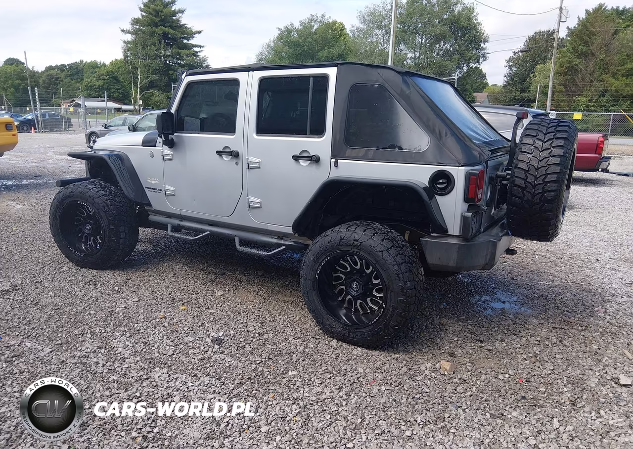 2007 Jeep Wrangler Unlimited Sahara VIN:1J4GA59137L138316 - 3