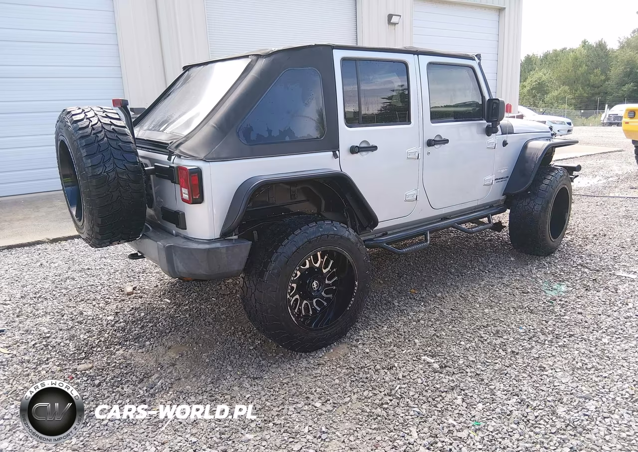 2007 Jeep Wrangler Unlimited Sahara VIN:1J4GA59137L138316 - 4
