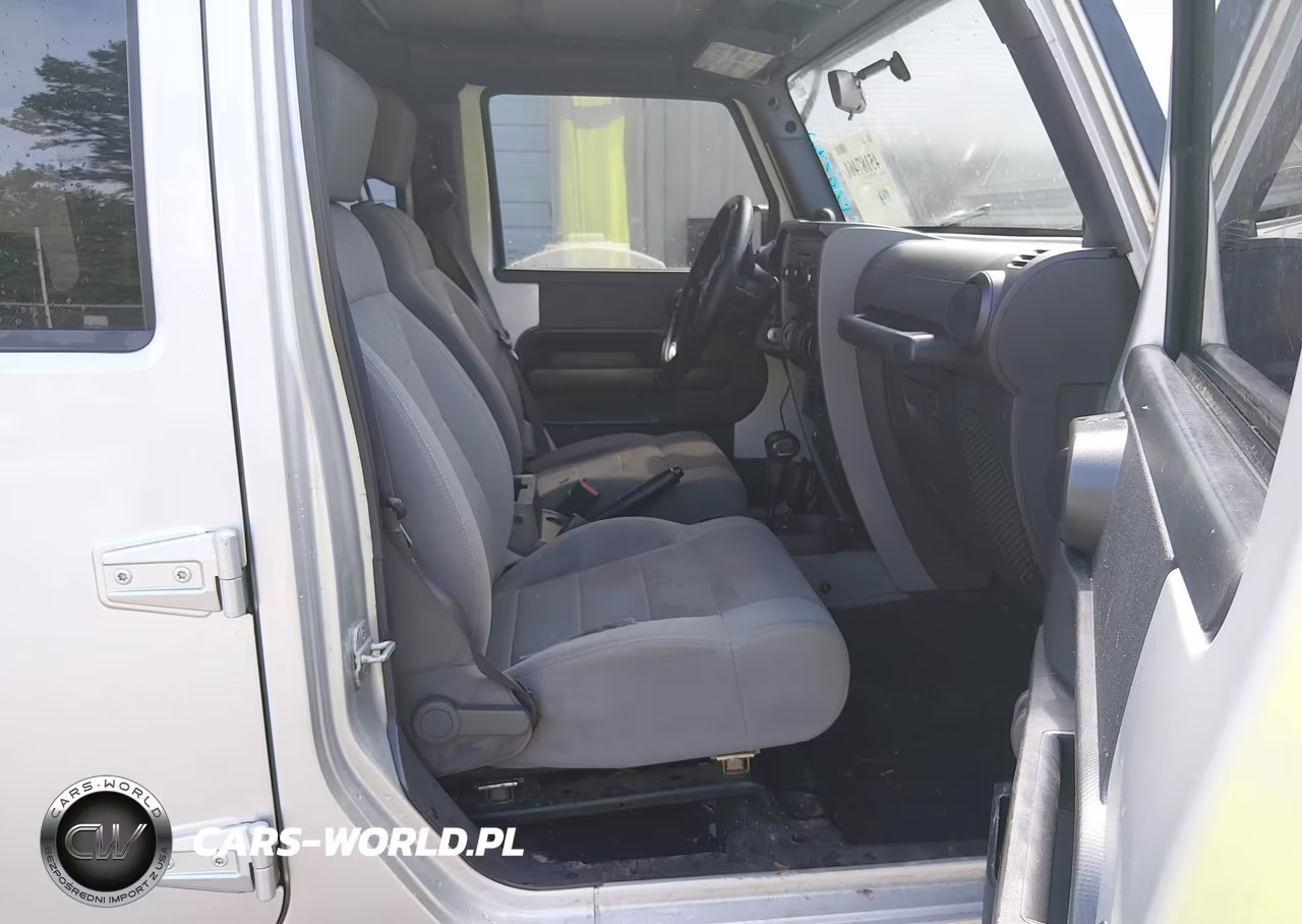 2007 Jeep Wrangler Unlimited Sahara VIN:1J4GA59137L138316 - 5